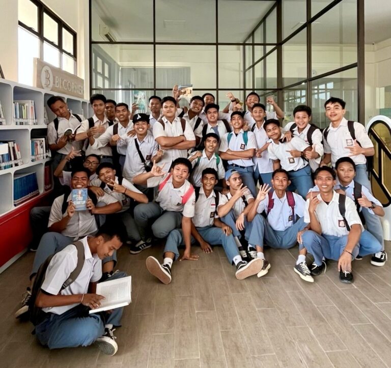 Library Tour SMAN 4 Batam