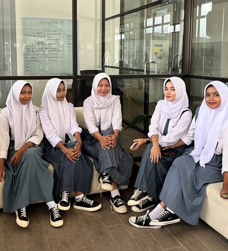 Library Tour SMA Negeri 27 Batam